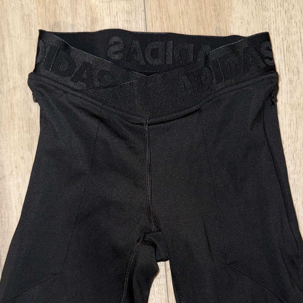 adidas Black Performance Leggings with Subtle Logo and pocket